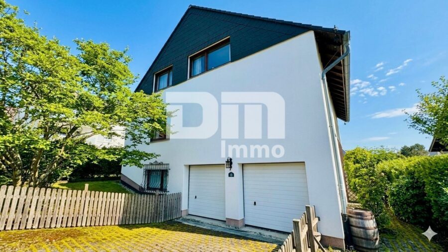 Gepflegtes 1 bis 2 Familienhaus in gesuchter Ortsrandlage mit Panoramablick - Titel Frontansicht